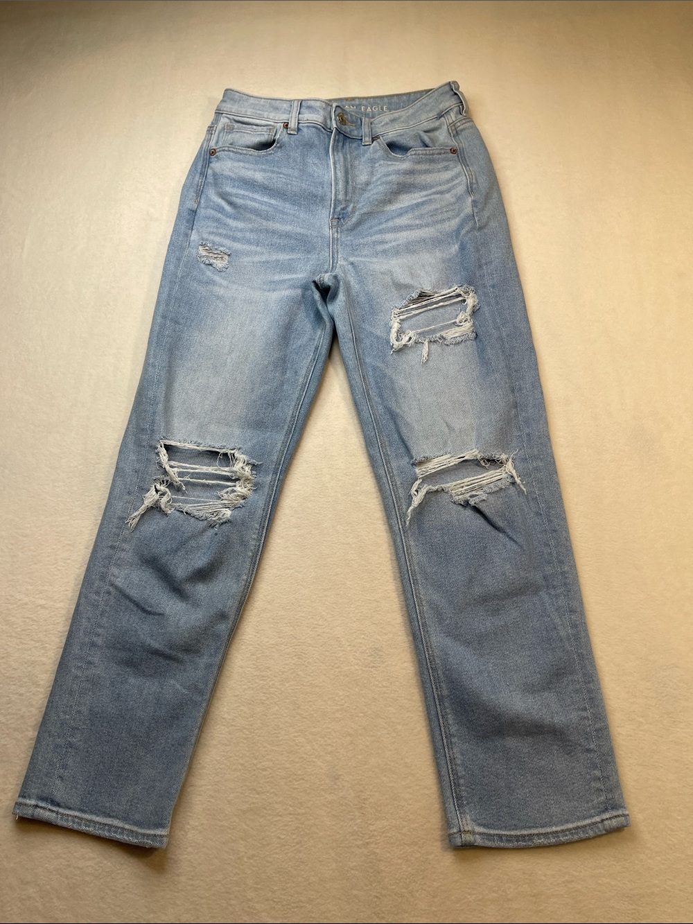 American Eagle Outfitters Light Blue Ripped MOM  STRIGHT jeans WOMENS SIZE 6R